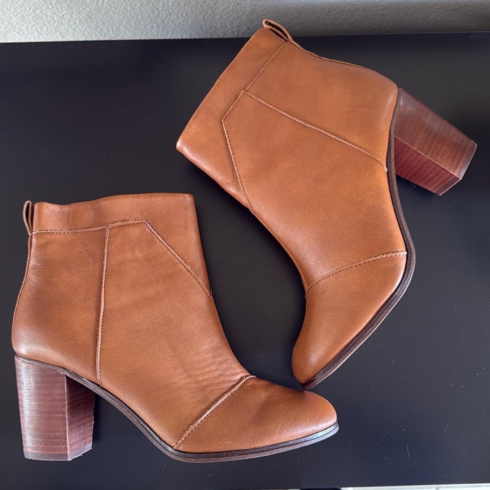 Tom’s Vegan Ankle Boots - Picture 7 of 12